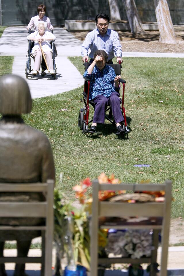 Photo Gallery: Former comfort women visit peace monument dedicated to sex slaves