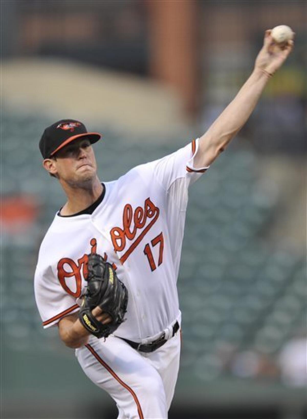 Roberts homer lifts Orioles over White Sox 3-2