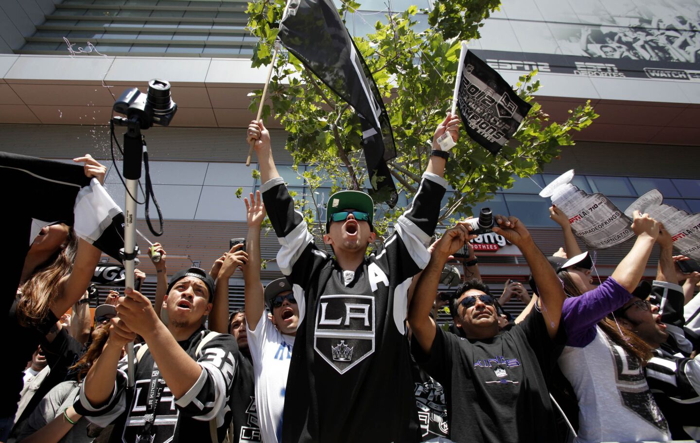 Photos A parade and rally celebrate the Kings' 2014 Stanley Cup