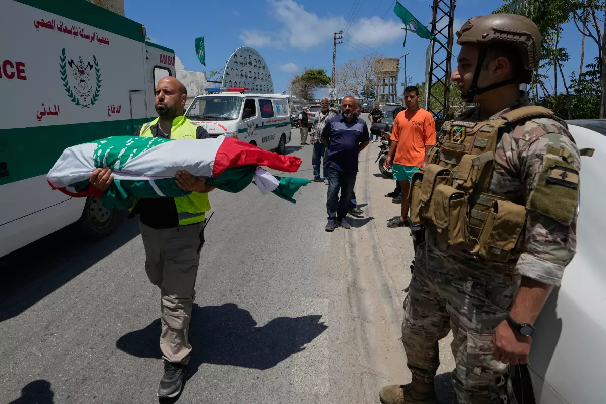 Lebanon: Israeli troops push deeper into Lebanon as the two sides start military talks at the Pentagon Lebanon: Israeli troops push deeper into Lebanon as the two sides start military talks at the Pentagon