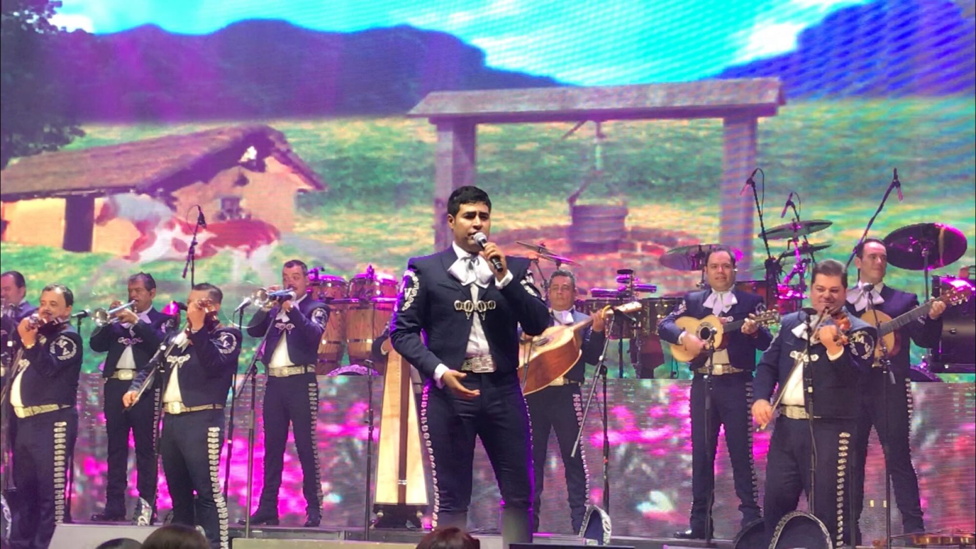Los integrantes del Mariachi Vargas de Tecalitlán durante una actuación en Los Ángeles.