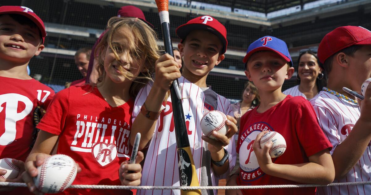 Prayers answered! Phillies fan meets Stott after viral video - The San  Diego Union-Tribune