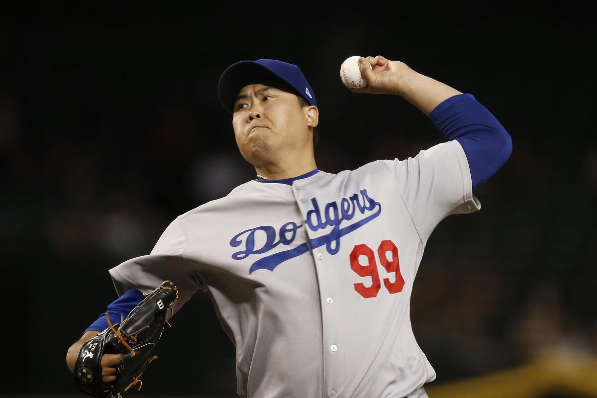 Hyun-jin Ryu delivers a pitch against the Diamondbacks.