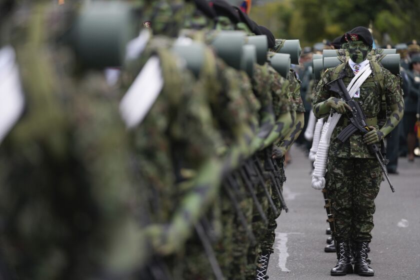 Soldados colombianos marchan en el desfile del Día de la Independencia en Bogotá, Colombia, el jueves 20 de julio de 2023. (AP Foto/Fernando Vergara)