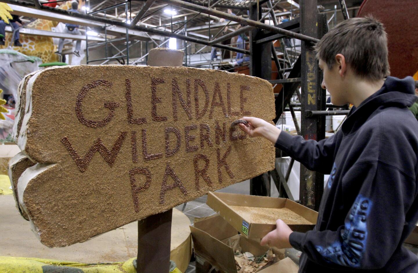 Photo Gallery: Glendale float volunteers in full swing