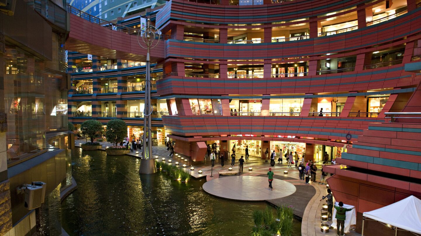 The Jon Jerde-designed Canal City Hakata, the biggest shopping mall in Fukuoka, Japan, is built around an artificial canal running off the Naka River.