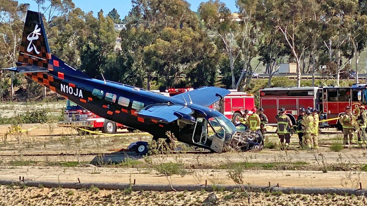 2 hurt when skydiving plane lands short of Oceanside airport