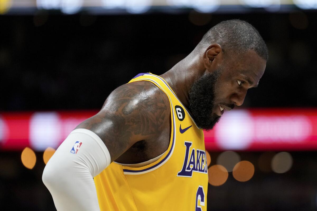 LeBron James and L.A. Lakers remain atop NBA's most popular jersey and team  merchandise lists