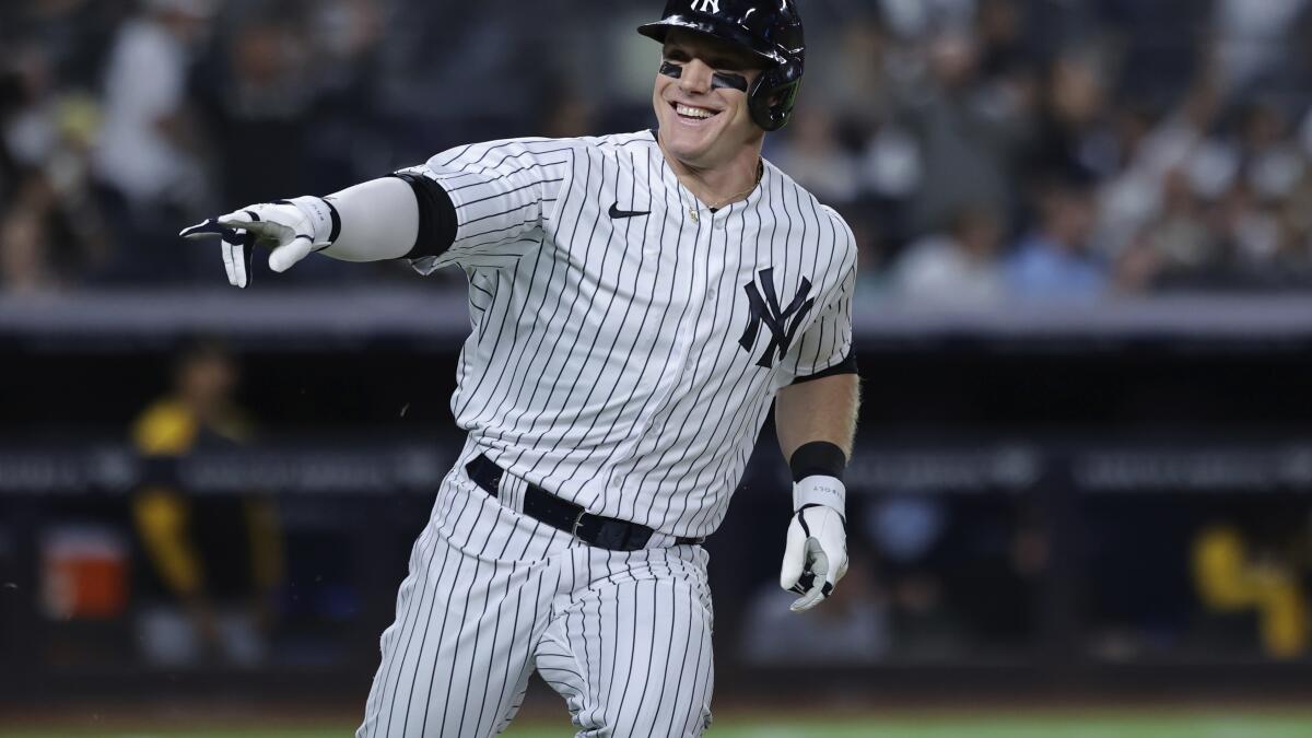 Bader has 2 go-ahead singles, 3 RBIs in Yankees debut