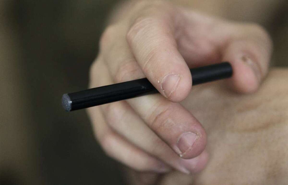 A study offers fresh evidence that electronic cigarettes can help people quit smoking under real-world conditions.