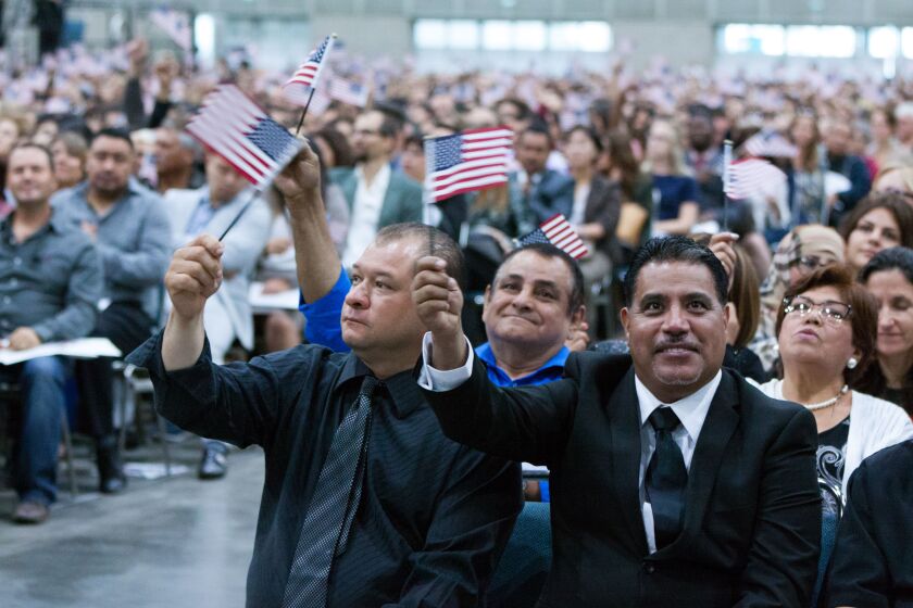 EEUU extenderá la residencia legal permanente a solicitantes de la ciudadanía