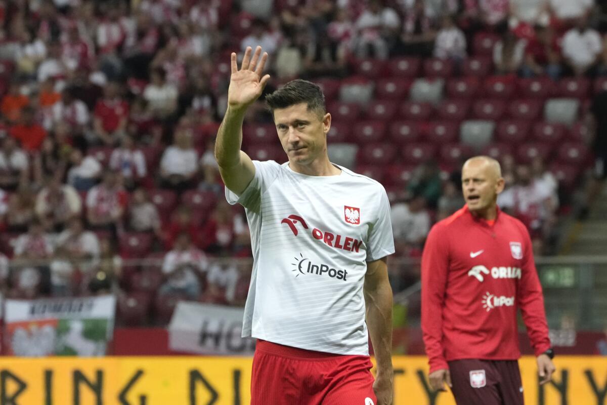 ARCHIVO - Foto del 7 de junio del 2024, el polaco Robert Lewandowski