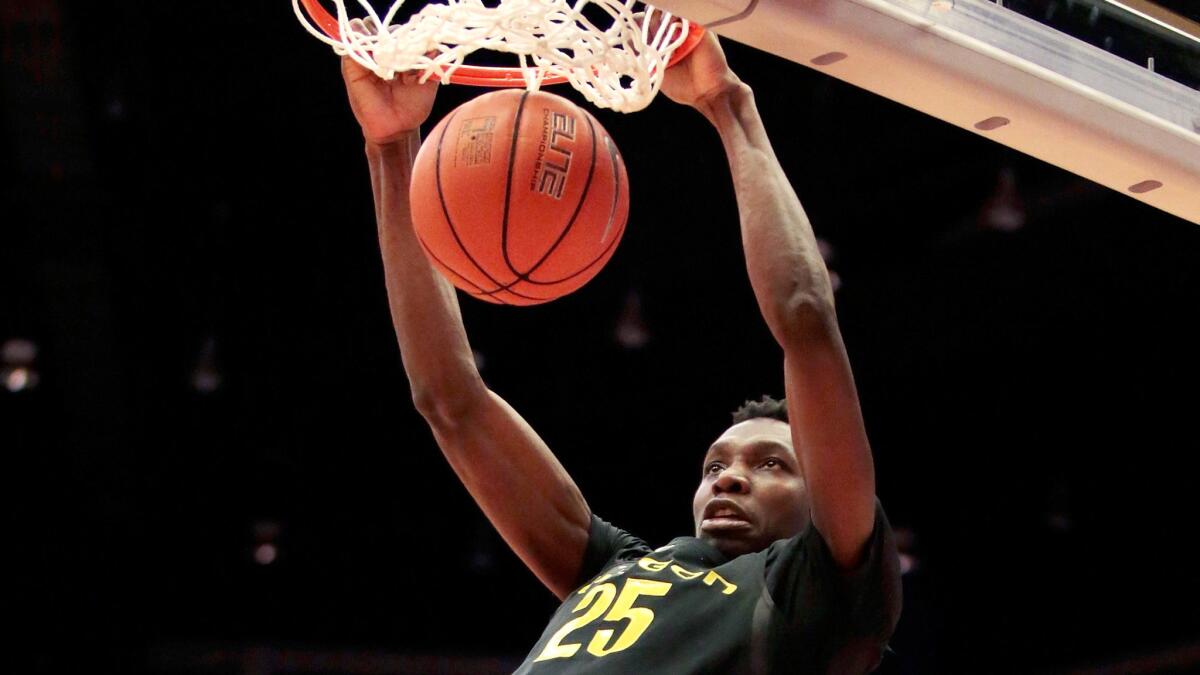 Oregon's Chris Boucher finished with 29 points in the victory over Washington State.