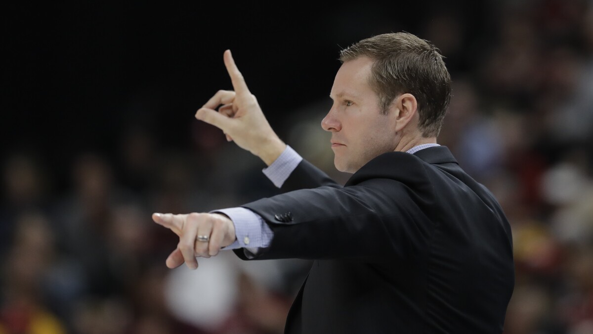 Nebraska S Fred Hoiberg Diagnosed With Cold After Leaving Game