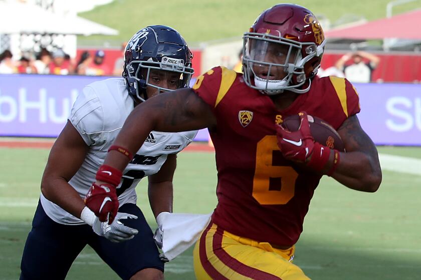 LOS ANGELES, CALIF. - SEP. 3, 2022. USC running back Austin Jones breaks free for a touchdown against Rice.