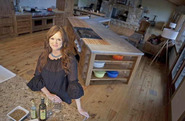The Pioneer Woman Ree Drummond At Home Los Angeles Times
