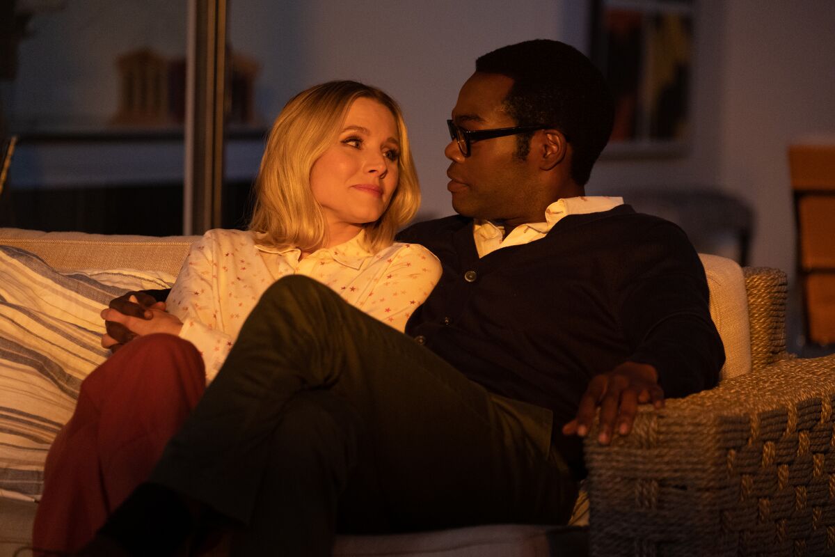  Kristen Bell and William Jackson Harper in a scene from "The Good Place"