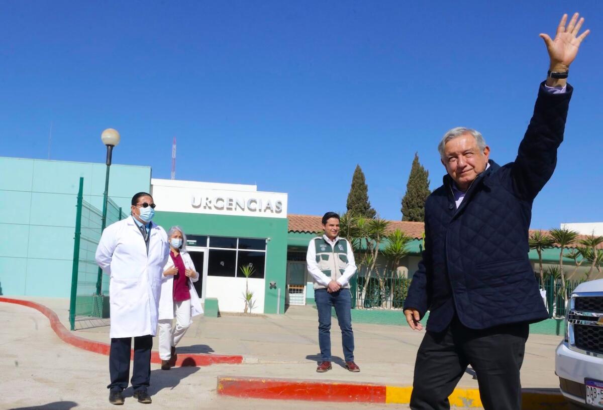 México: AMLO confía en que "ya va a pasar la pandemia", pese a repunte