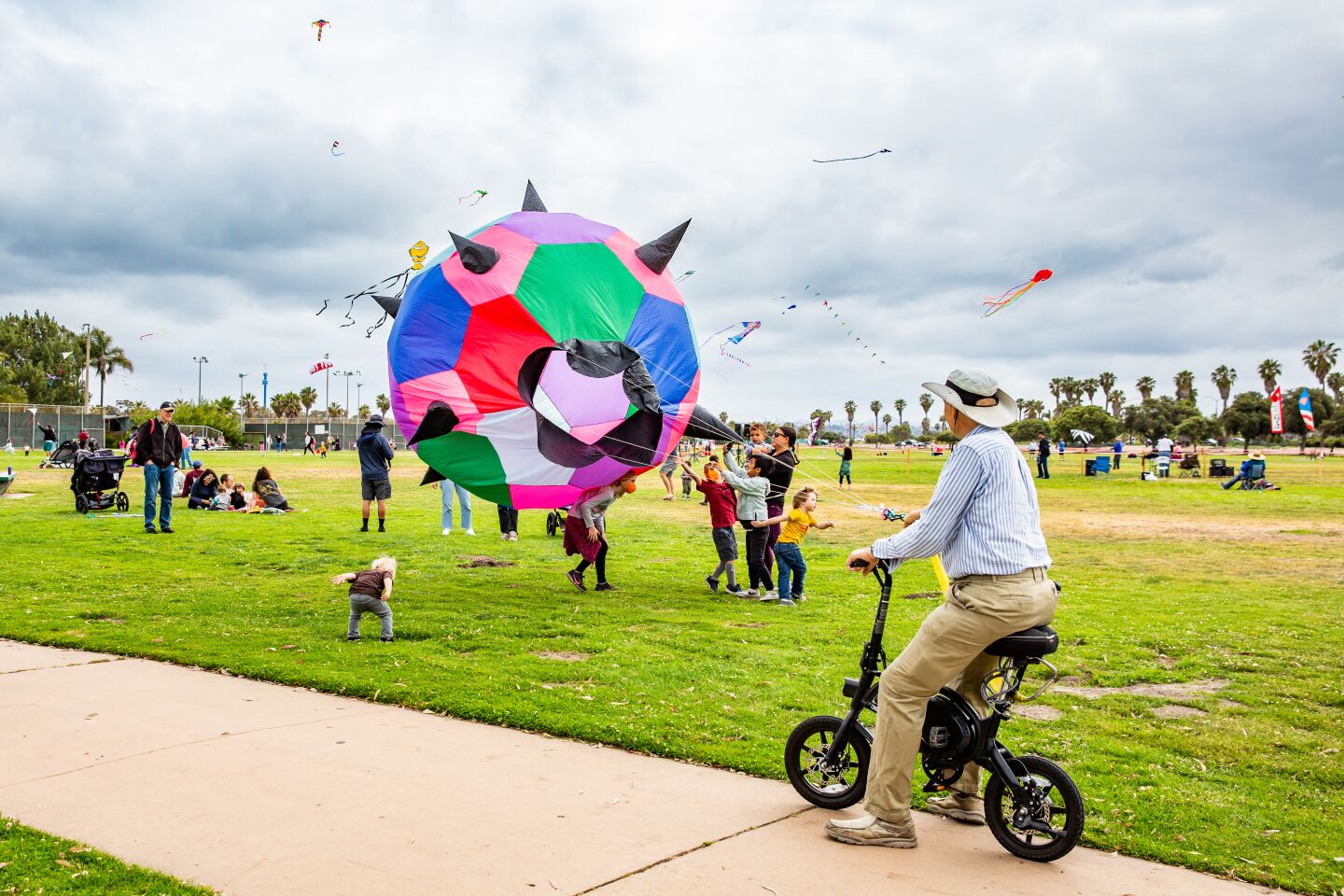 Craig Adams of the San Diego Kite Club made a spherical kite.