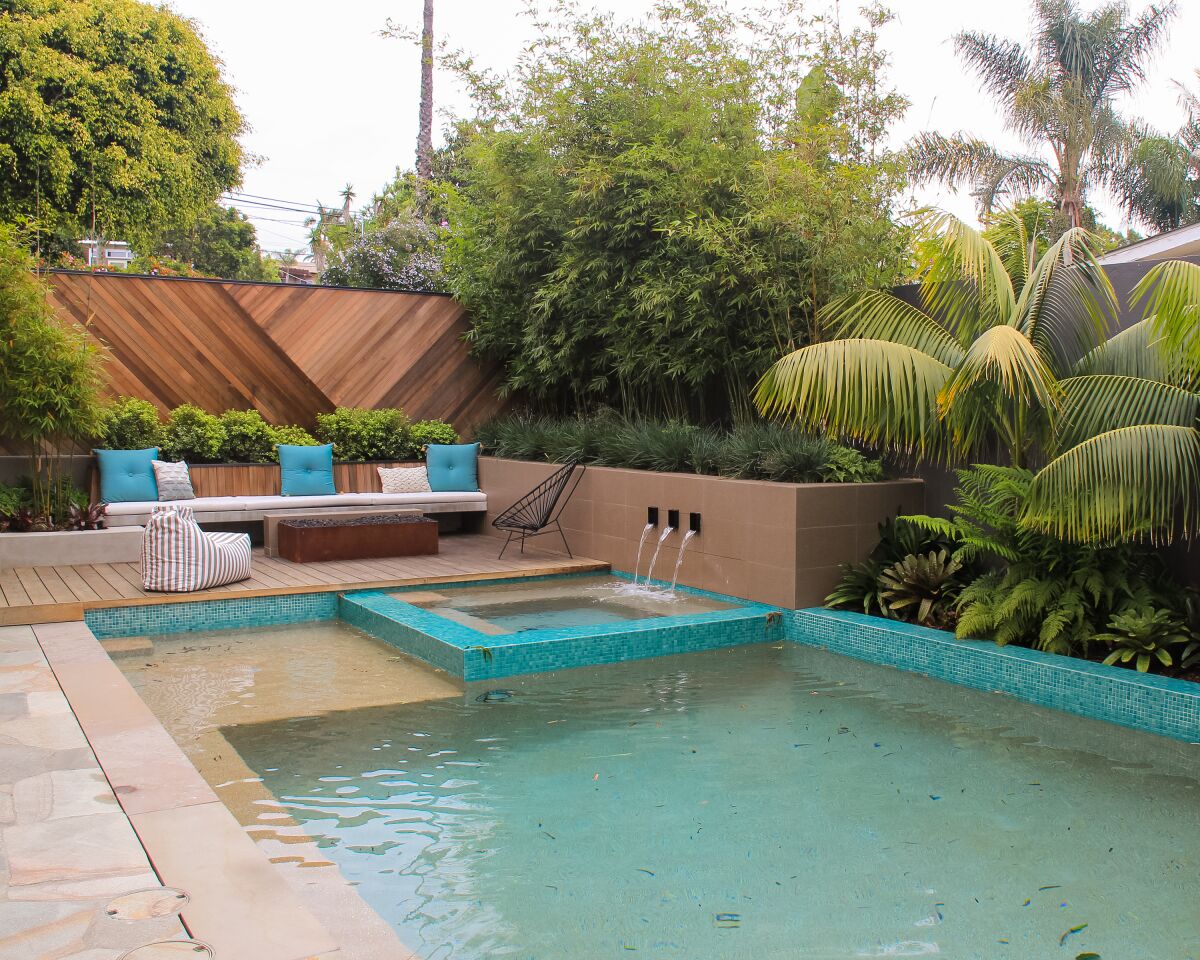 Falling Waters Landscape took home an award for their Edinburg (Design and Build Construction) project in Encinitas.