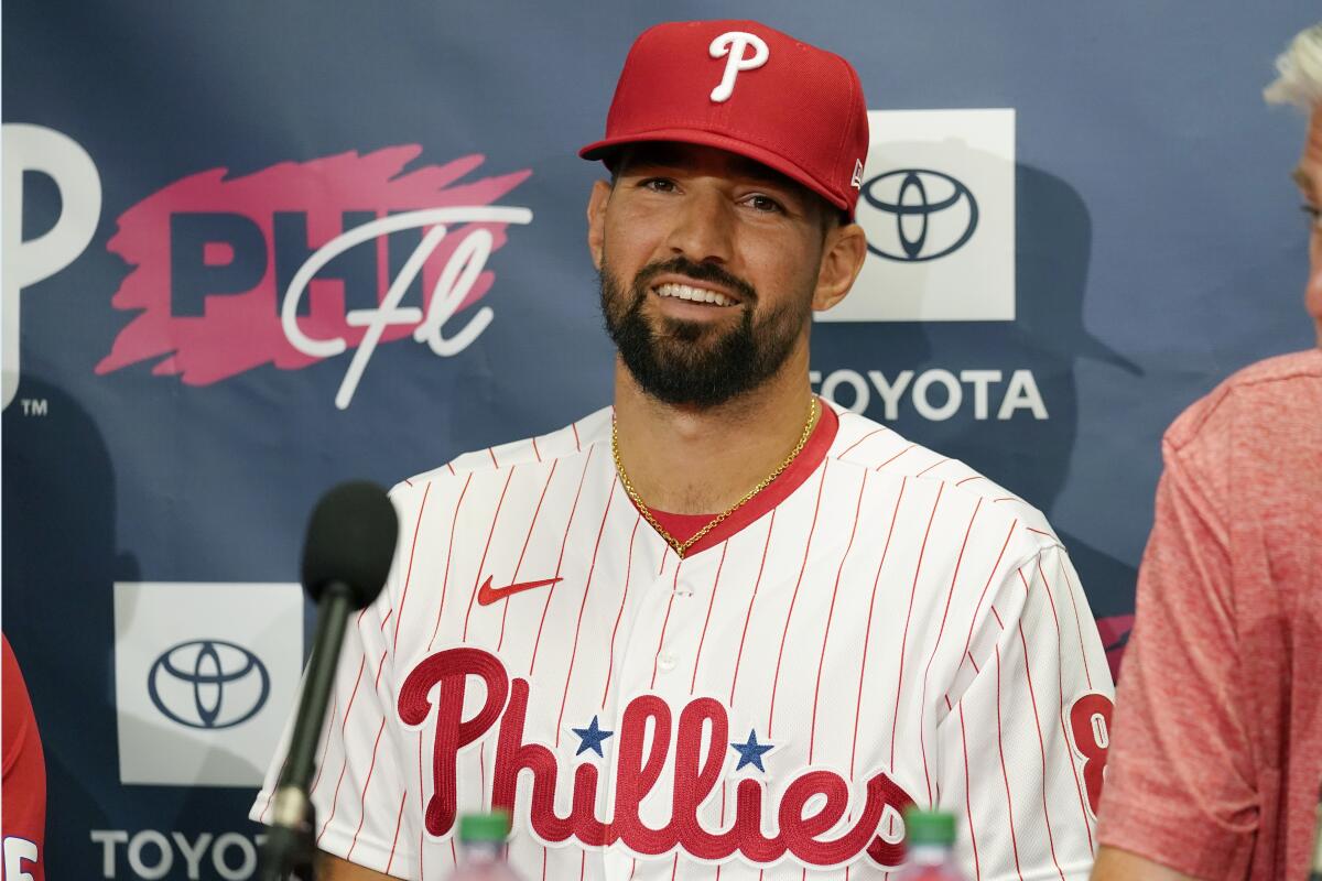 Nick Castellanos joins Phillies, eager to win in postseason