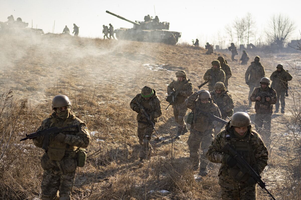 Ukrainian servicemen taking part in a drill
