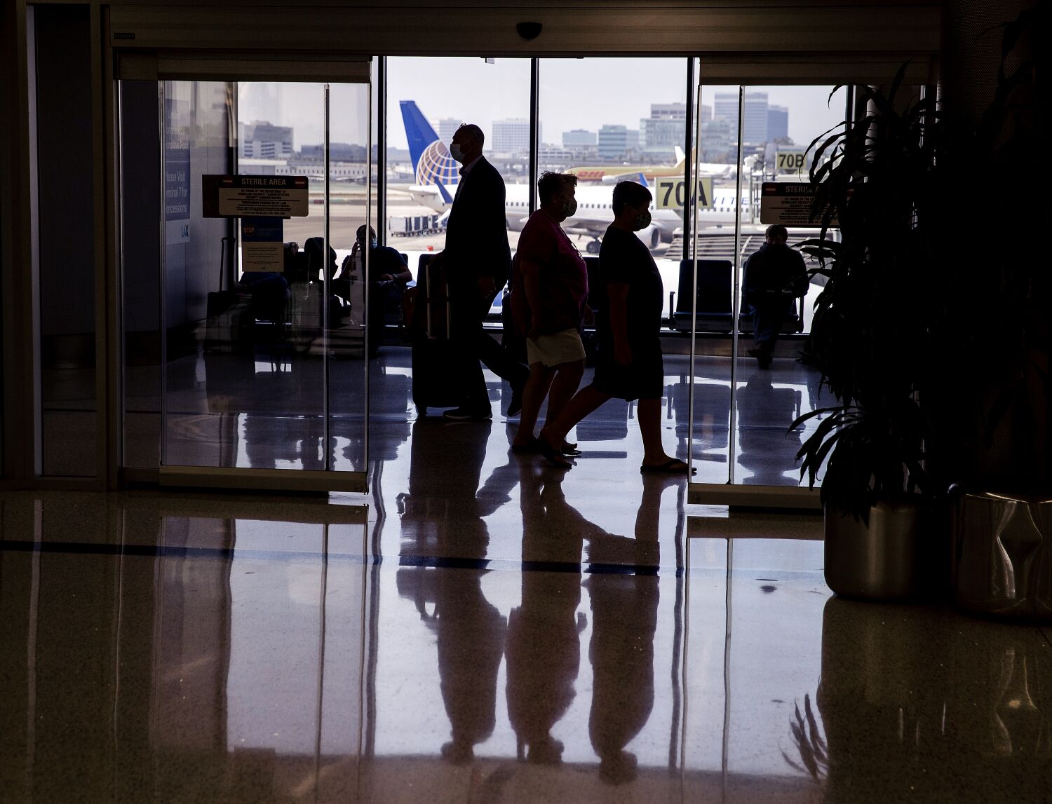 LAX power outage halts security screening, delays flights and traps some travelers