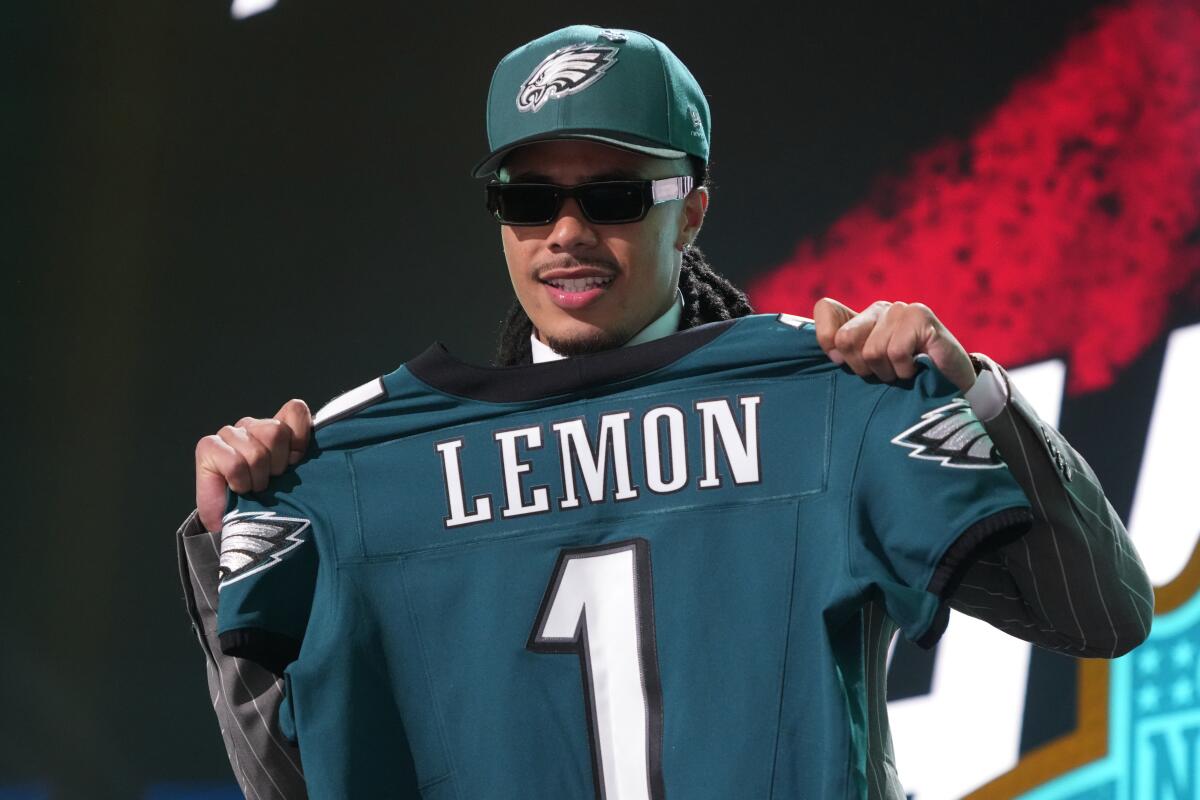 Ex-USC receiver Makai Lemon played phone tag with teams during draft - Los Angeles Times