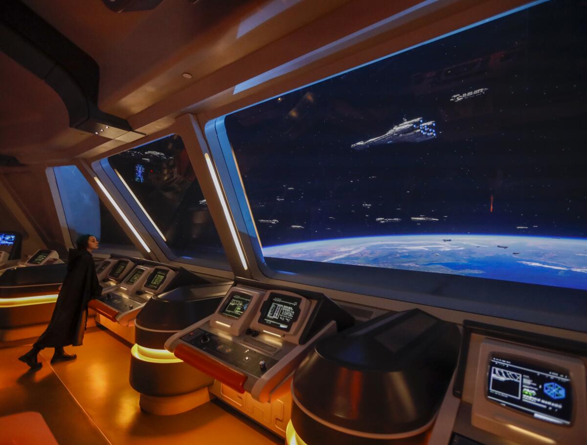 The expansive bridge of the Star Wars: Galactic Starcruiser