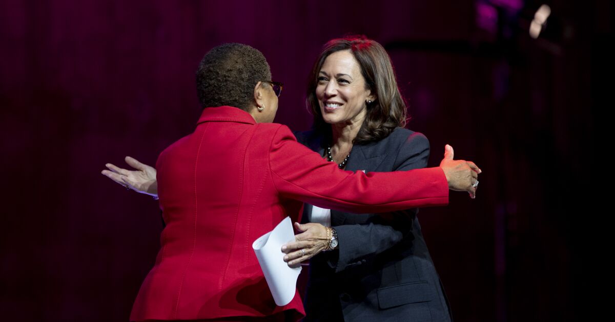 Kamala Harris praises Karen Bass in Los Angeles mayor’s race Kamala Harris praises Karen Bass in Los Angeles mayor’s race