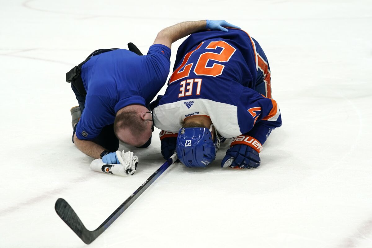 Islanders captain Anders Lee out for season with knee injury - The San  Diego Union-Tribune