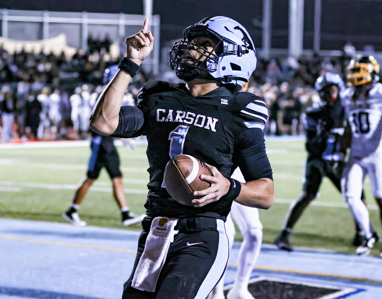 Carson quarterback Chris Fields III points toward the sky after his 71-yard touchdown run. 