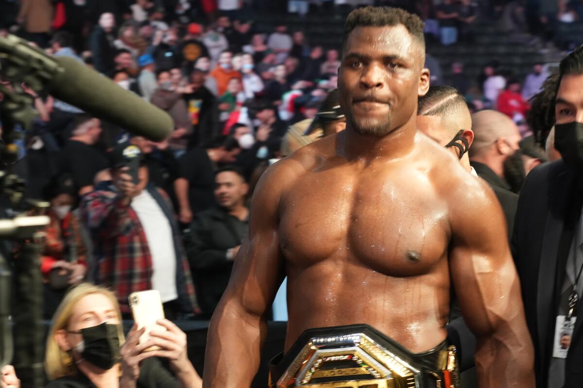 Francis Ngannou se empleó a fondo para vencer a Ciryl Gane el sábado por la noche en UFC 270.