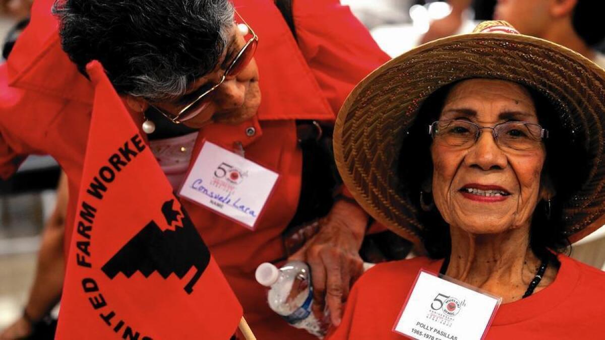 Polly Cardona Pasillas, de 88 años de edad, una huelguista de 1965 a 1970, viste el color de los Trabajadores Campesinos Unidos en el 50 aniversario de la huelga de uva en Delano.