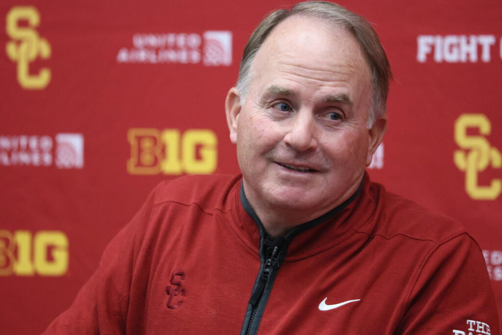 Lincoln Riley Isc Coach USC coach Lincoln Riley wraps staff mixing continuity, new energy - Los ...