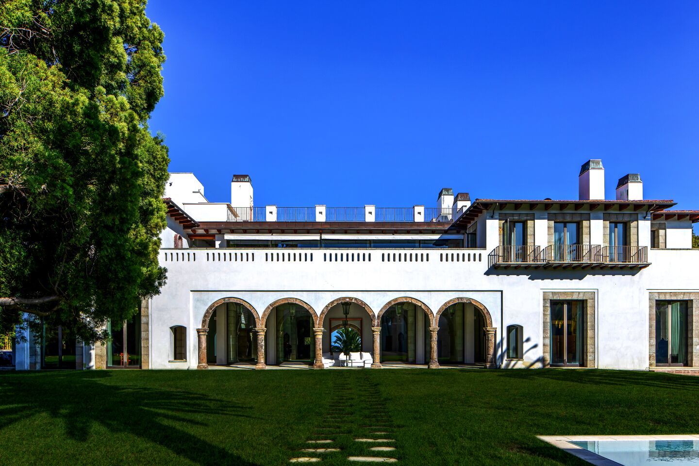Fashion designer Eva Chow has relisted her museum-like mansion in Holmby Hills for sale at $69.975, down from $78 million last year.