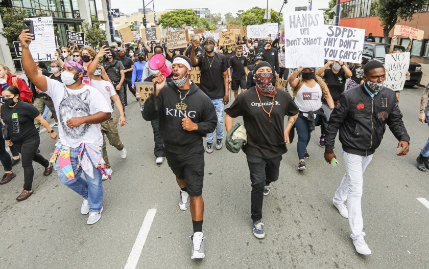 Starting at police headquarters, more than 2K protesters march in ...