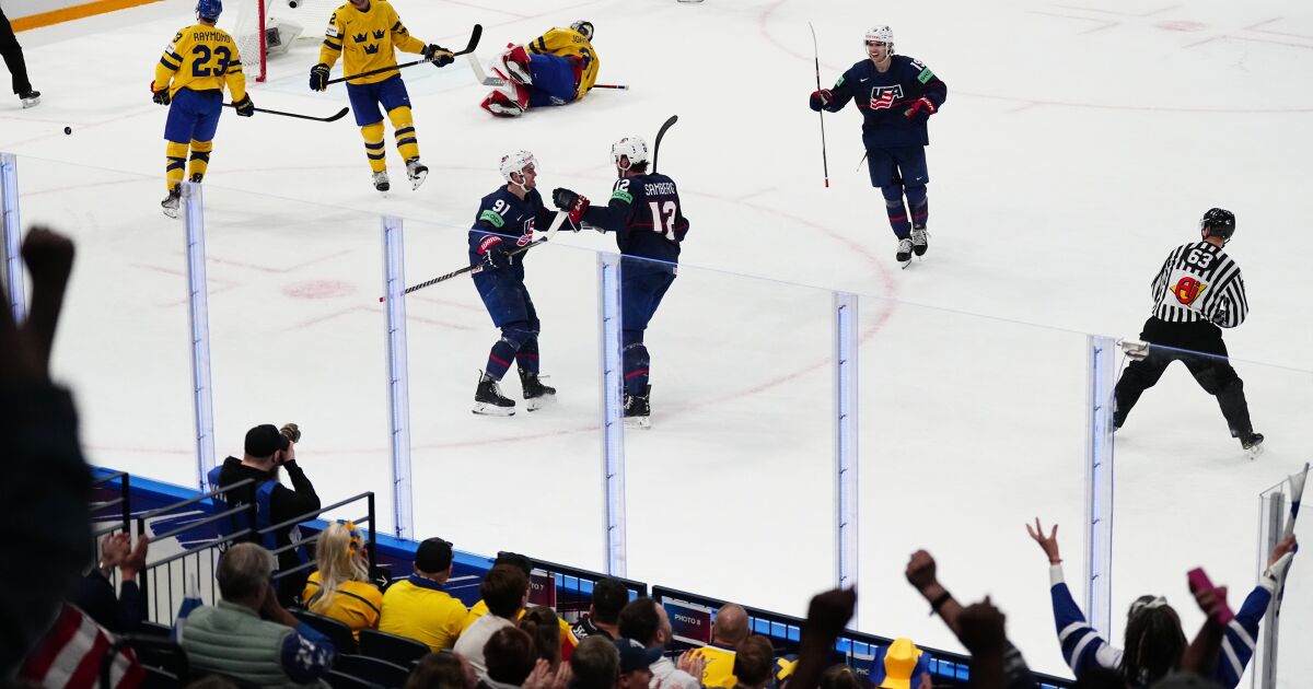 Spojené státy porazily v hokejovém turnaji Švédsko a Kanada porazila Českou republiku