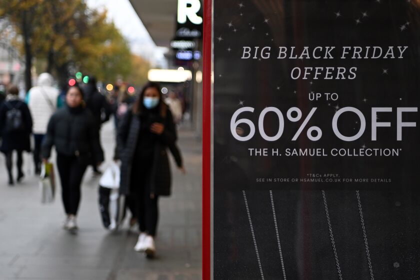 Más compradores y más gasto en torno al Black Friday en Estados Unidos