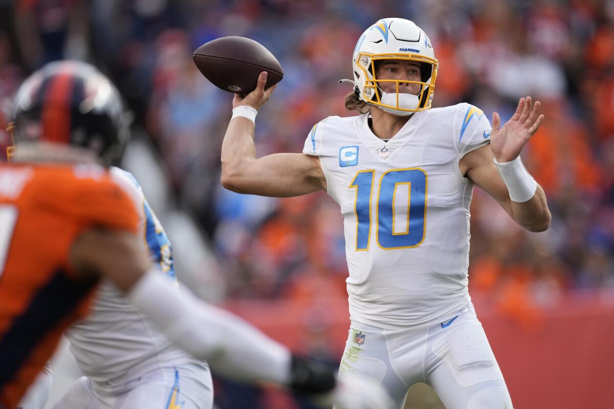  Chargers quarterback Justin Herbert sets to pass against the Denver Broncos.