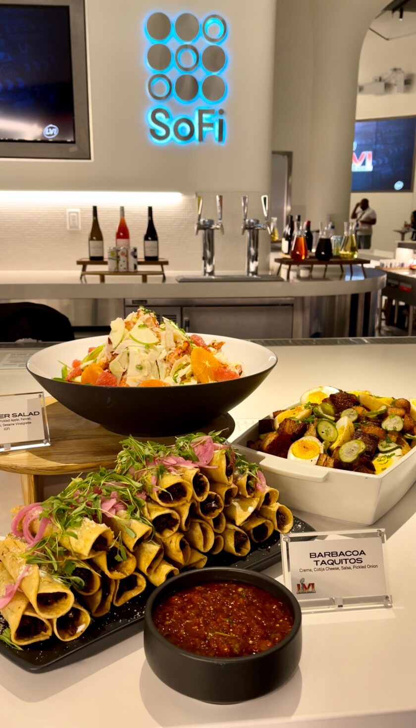 La ensalada de langosta, los taquitos de barbacoa