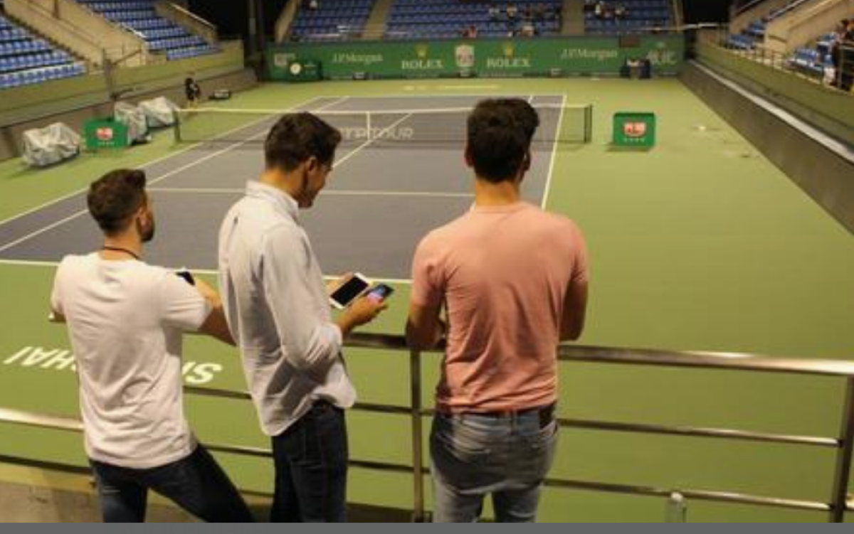 Tres 'recomendadores' españoles en la pista central del centro de tenis Qi Zhong de Shanghai, donde se disputa el Masters 1.000. EFE/Paula Escalada.