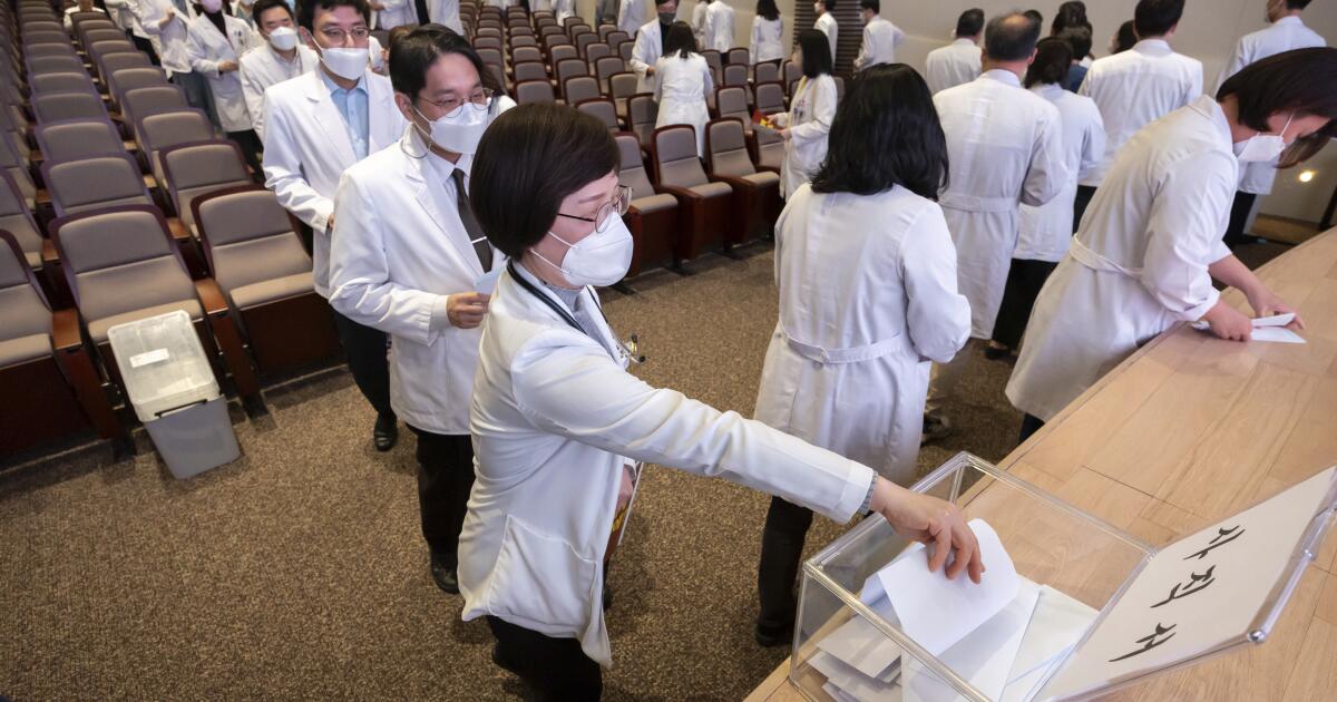 featured image thumbnail for post Everyone agrees South Korea needs more doctors — except the 9,000 doctors on strike