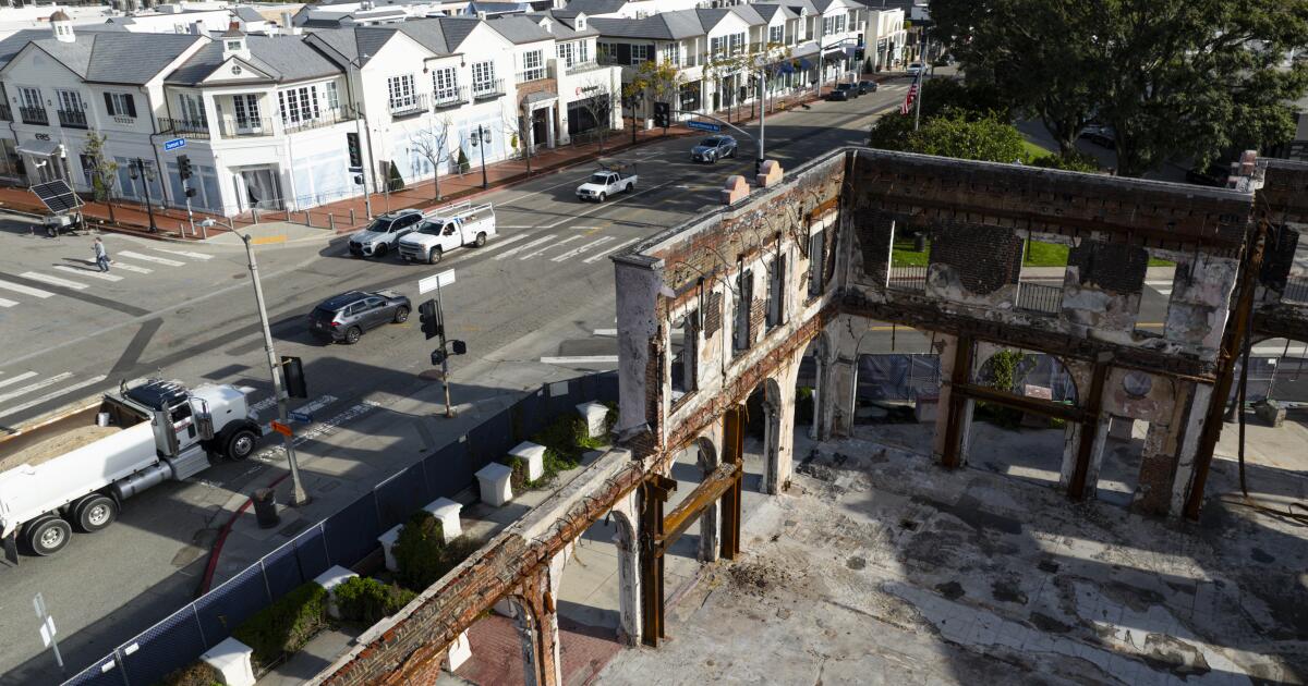 Deserted outlets and lacking clients: Hearth-scarred companies are nonetheless caught within the aftermath Deserted outlets and lacking clients: Hearth-scarred companies are nonetheless caught within the aftermath