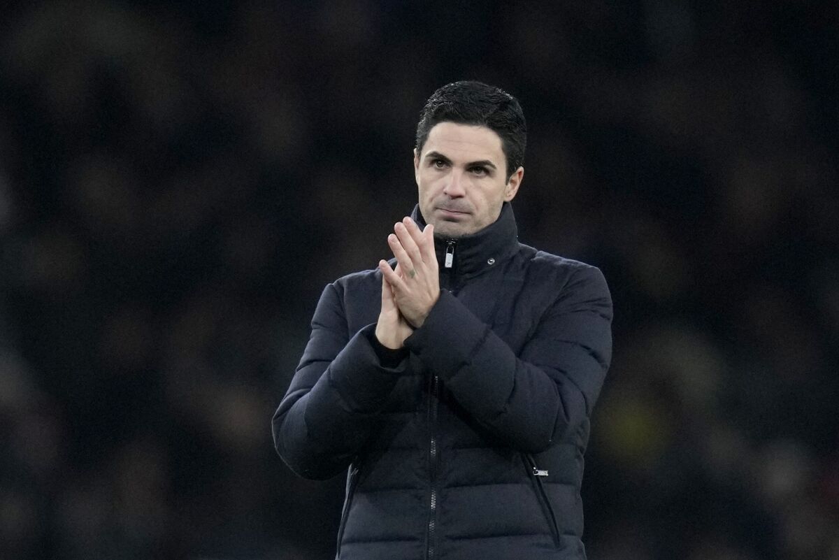Arsenal's manager Mikel Arteta applauds the fans at the end of the English League Cup quarterfinal soccer match between Arsenal and Sunderland at Emirates stadium in London, Tuesday, Dec. 21, 2021. Arsenal won 5-1. (AP Photo/Kirsty Wigglesworth)