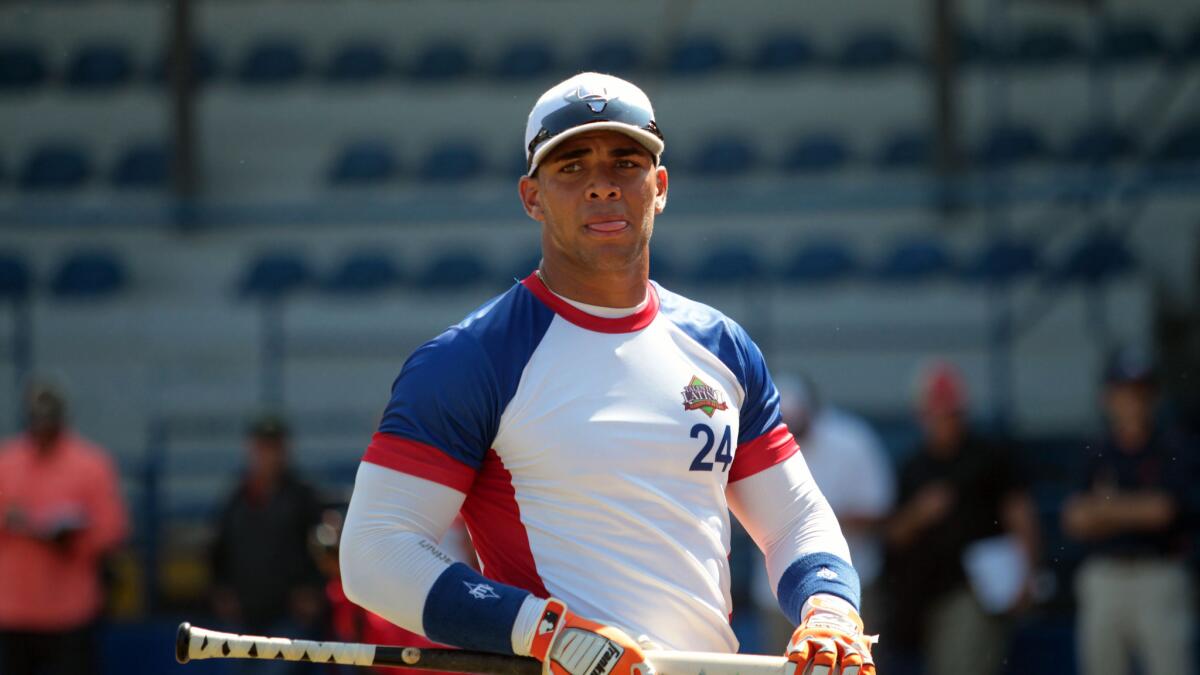 Yoan Moncada Heads to Boston From Cuba, Encouraged by a Man Who