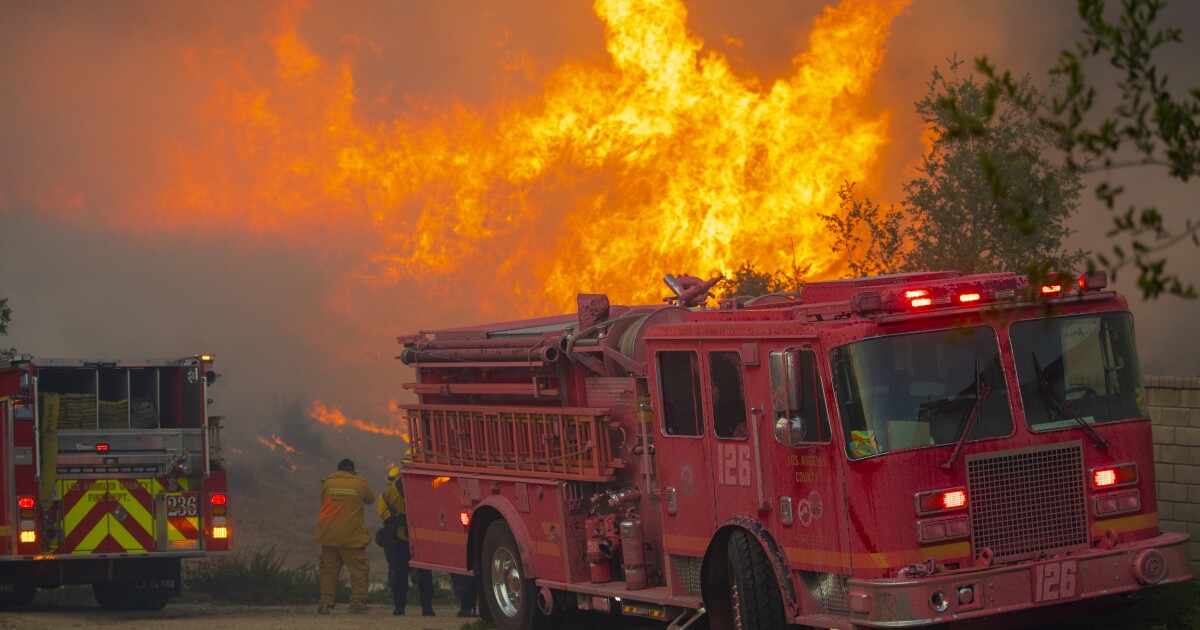 Ramalan Santa Ana memicu peringatan kebakaran, embun beku