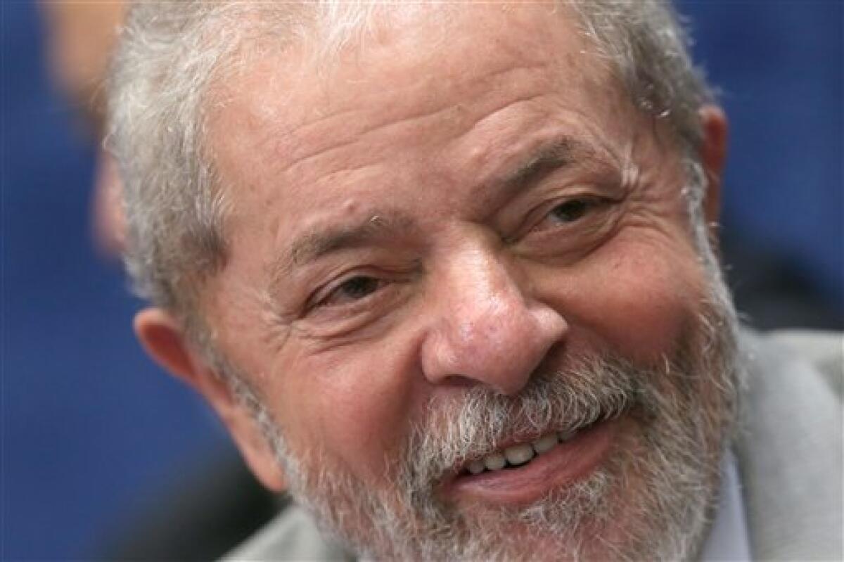 Los investigadores brasileños acusaron formalmente el miércoles al expresidente Luiz Inácio Lula da Silva de lavado de dinero y corrupción, llamándolo el "comandante en jefe" de una red de sobornos a gran escala que pende sobre la nación más grande de Latinoamérica.
