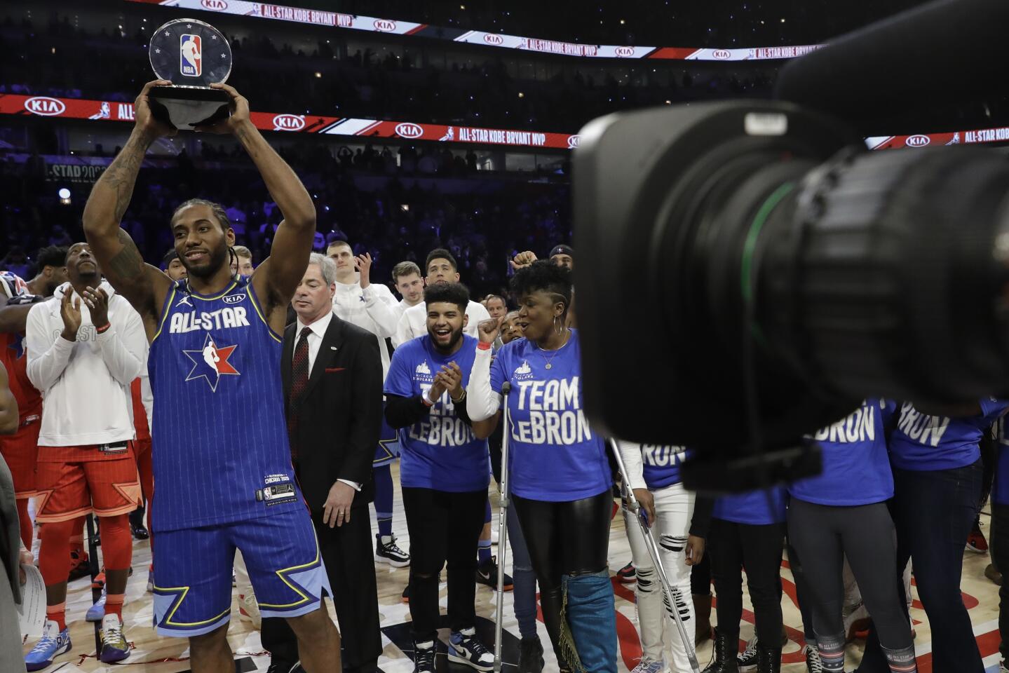 Kawhi Leonard hoists the Kobe Bryant MVP Award after the 69th NBA All-Star game at the United Center in Chicago on Feb. 16, 2020.