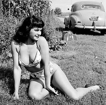 BETTIE PAGE 8" X 10" GLOSSY PHOTO REPRINT 